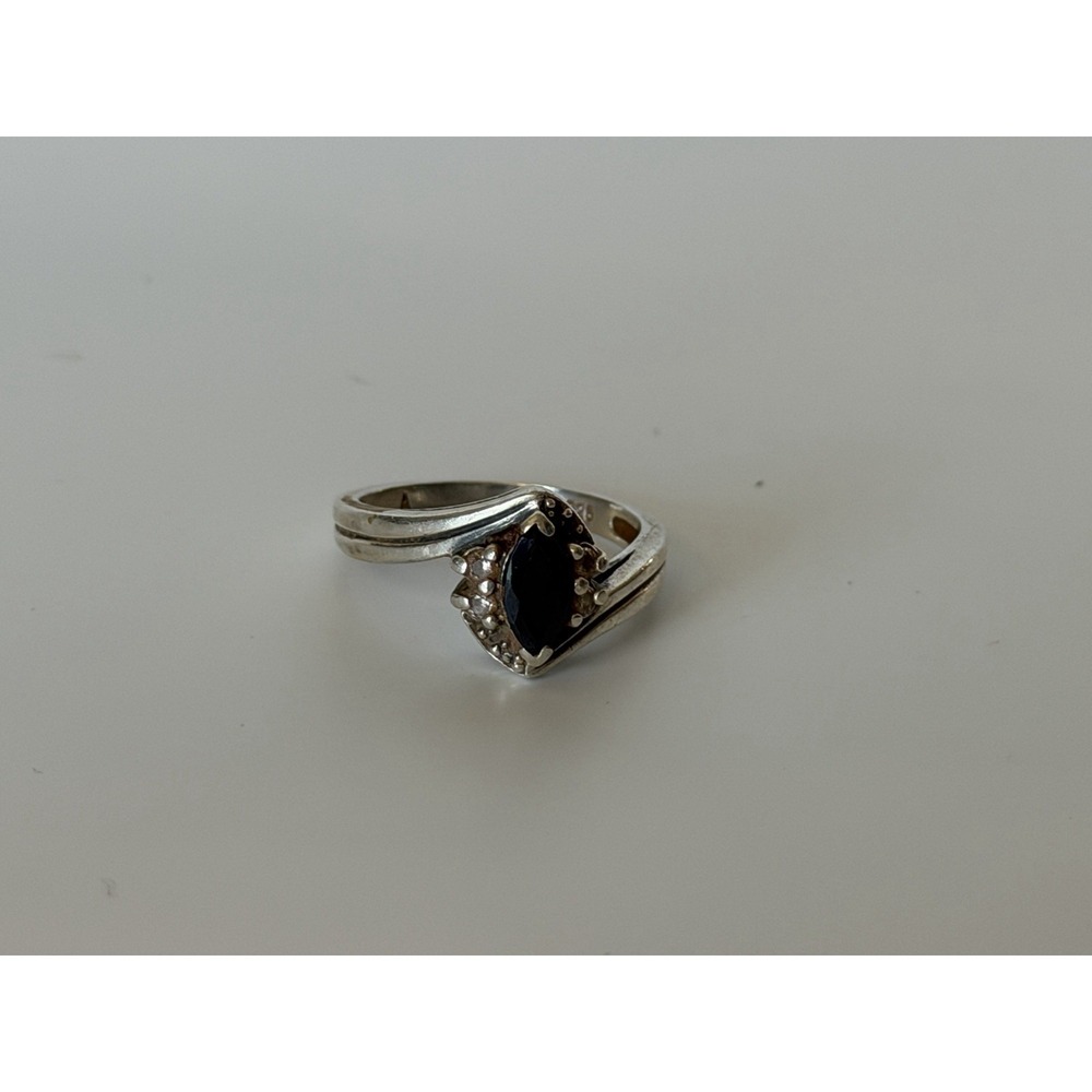 Clear & Glass Sapphire Stone Silver Tone Ring Size 8 3.4g